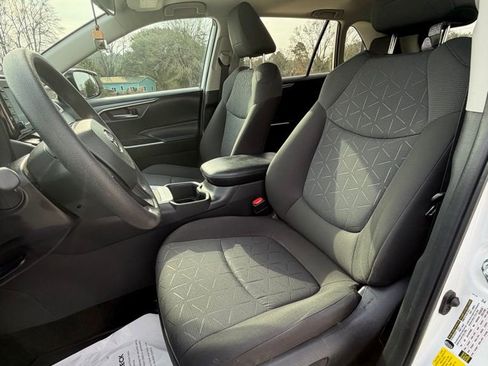 Used 2022 Toyota RAV4 XLE image 11