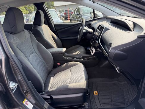 Used 2016 Toyota Prius Two FWD image 13