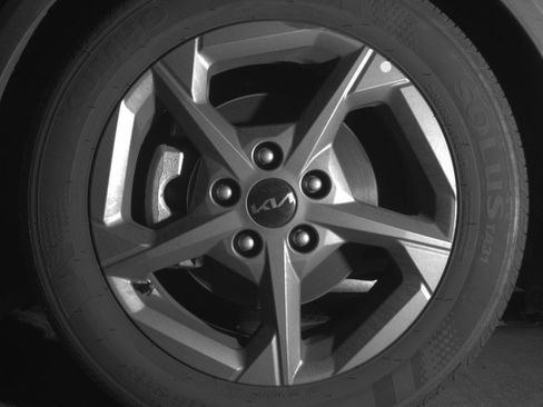 Used 2025 Kia K4 LXS image 12