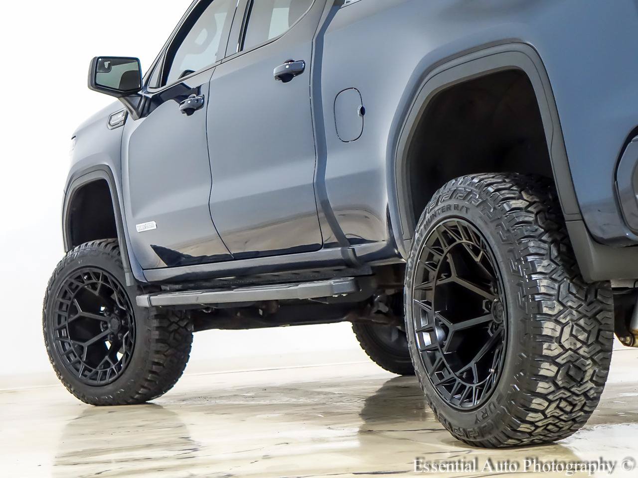 Used 2022 GMC Sierra 1500 Elevation w/ X31 Off-Road Package AWD/4WD image 11