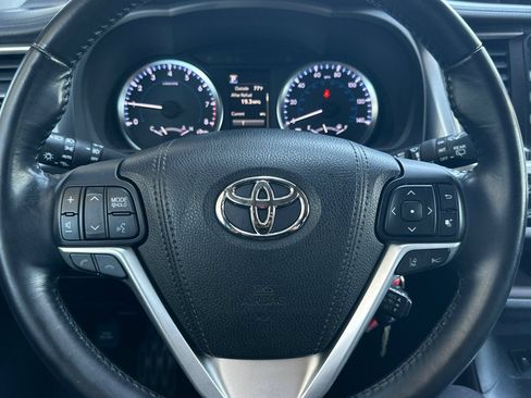 Used 2018 Toyota Highlander Plus AWD/4WD image 21