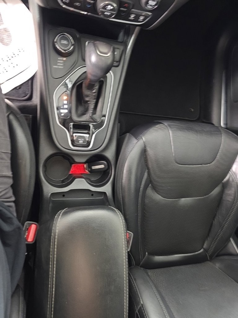 Used 2019 Jeep Cherokee Limited AWD/4WD image 21