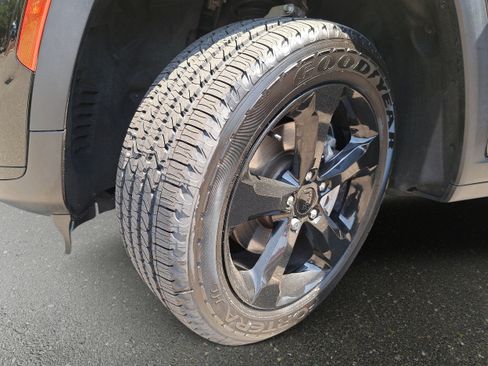 Used 2023 Jeep Grand Cherokee L Laredo AWD/4WD image 32