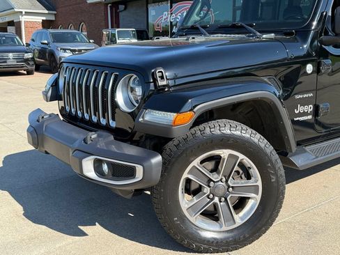 Used 2018 Jeep Wrangler Unlimited Sahara AWD/4WD image 21