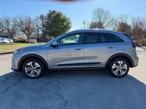 Used 2022 Kia Niro EX w/ Cold Weather Package image 7