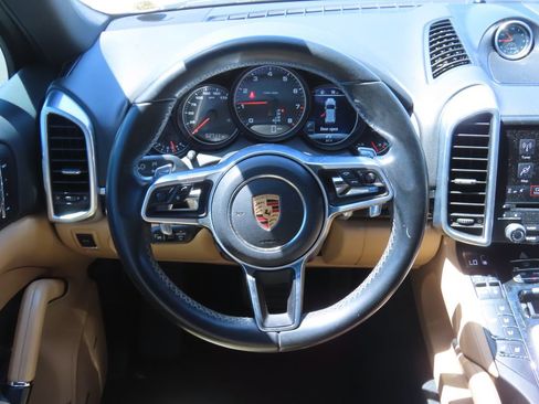 Used 2017 Porsche Cayenne AWD/4WD image 6