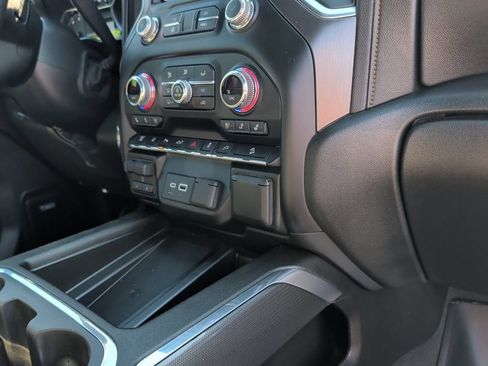 Used 2022 GMC Sierra 2500 AT4 w/ AT4 Preferred Package AWD/4WD image 11