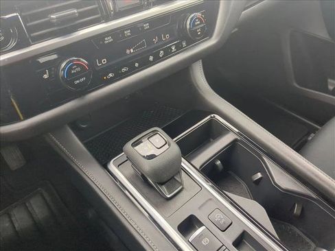 Used 2025 Nissan Pathfinder SV FWD image 12