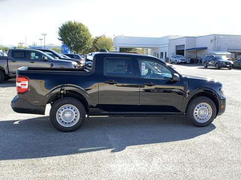 New 2025 Ford Maverick XL image 9