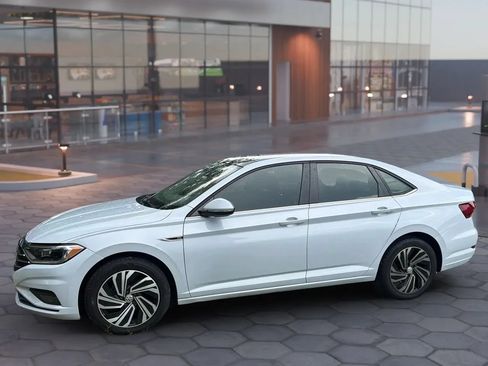 Used 2019 Volkswagen Jetta SEL Premium FWD image 3