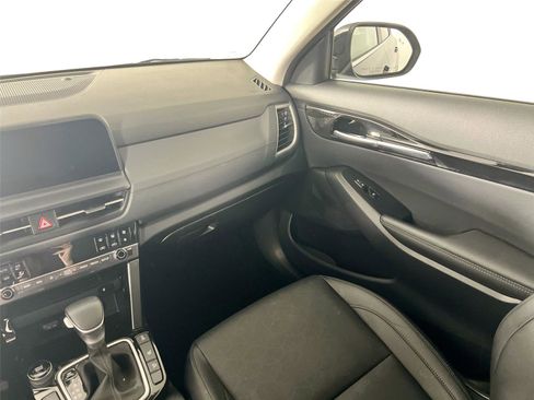 Used 2024 Kia Seltos EX image 25