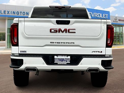 Certified 2022 GMC Sierra 1500 AT4 w/ AT4 Premium Package image 4