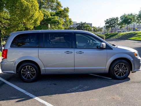 Used 2019 Dodge Grand Caravan GT image 3