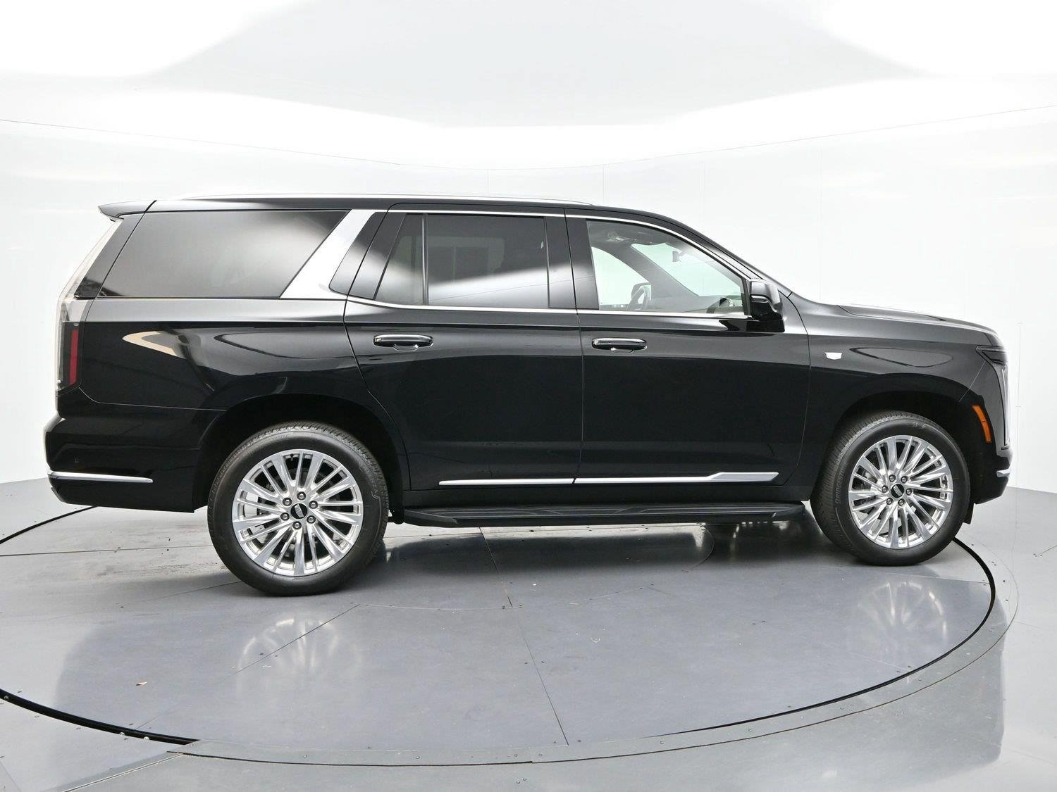 Certified 2025 Cadillac Escalade Premium Luxury AWD/4WD image 8
