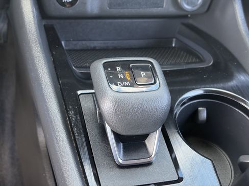 Used 2024 Nissan Rogue S image 31