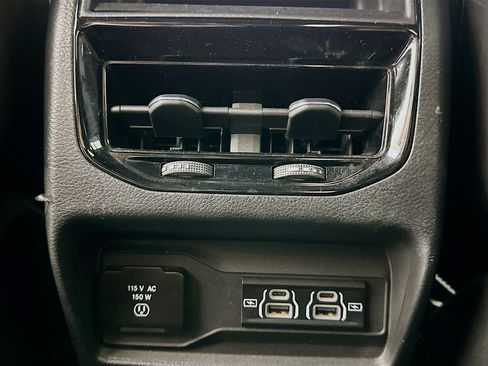 Used 2023 Jeep Grand Cherokee Altitude image 27