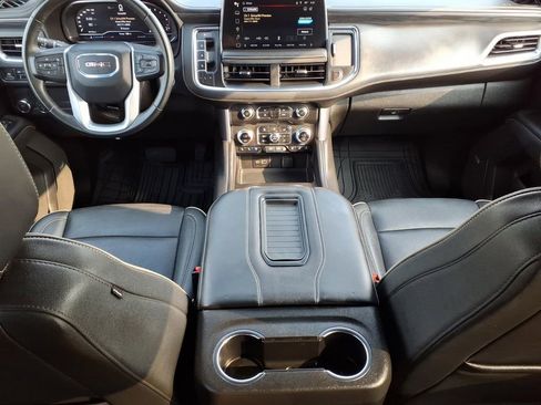 Used 2024 GMC Yukon SLT RWD image 10