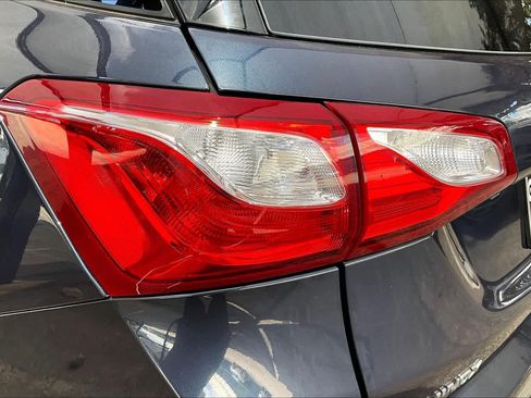 Used 2018 Chevrolet Equinox LT FWD image 28