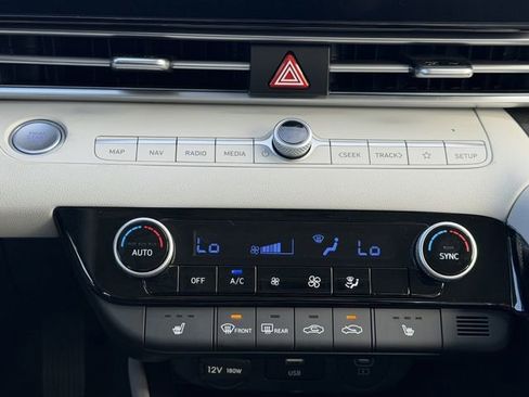 Used 2025 Hyundai Elantra Limited FWD image 7
