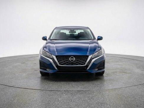 Used 2025 Nissan Altima 2.5 SV image 2