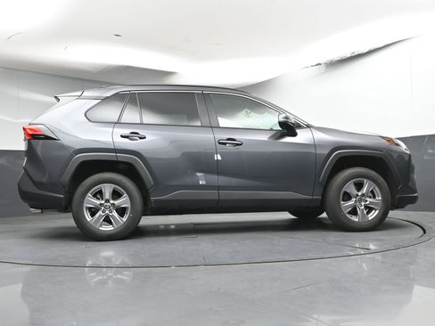 Used 2022 Toyota RAV4 XLE FWD image 33