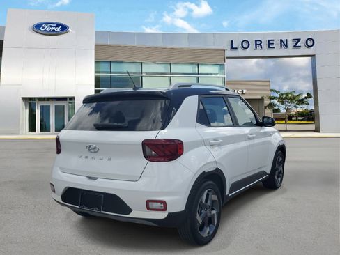Used 2023 Hyundai Venue Limited w/ Cargo Package FWD image 5