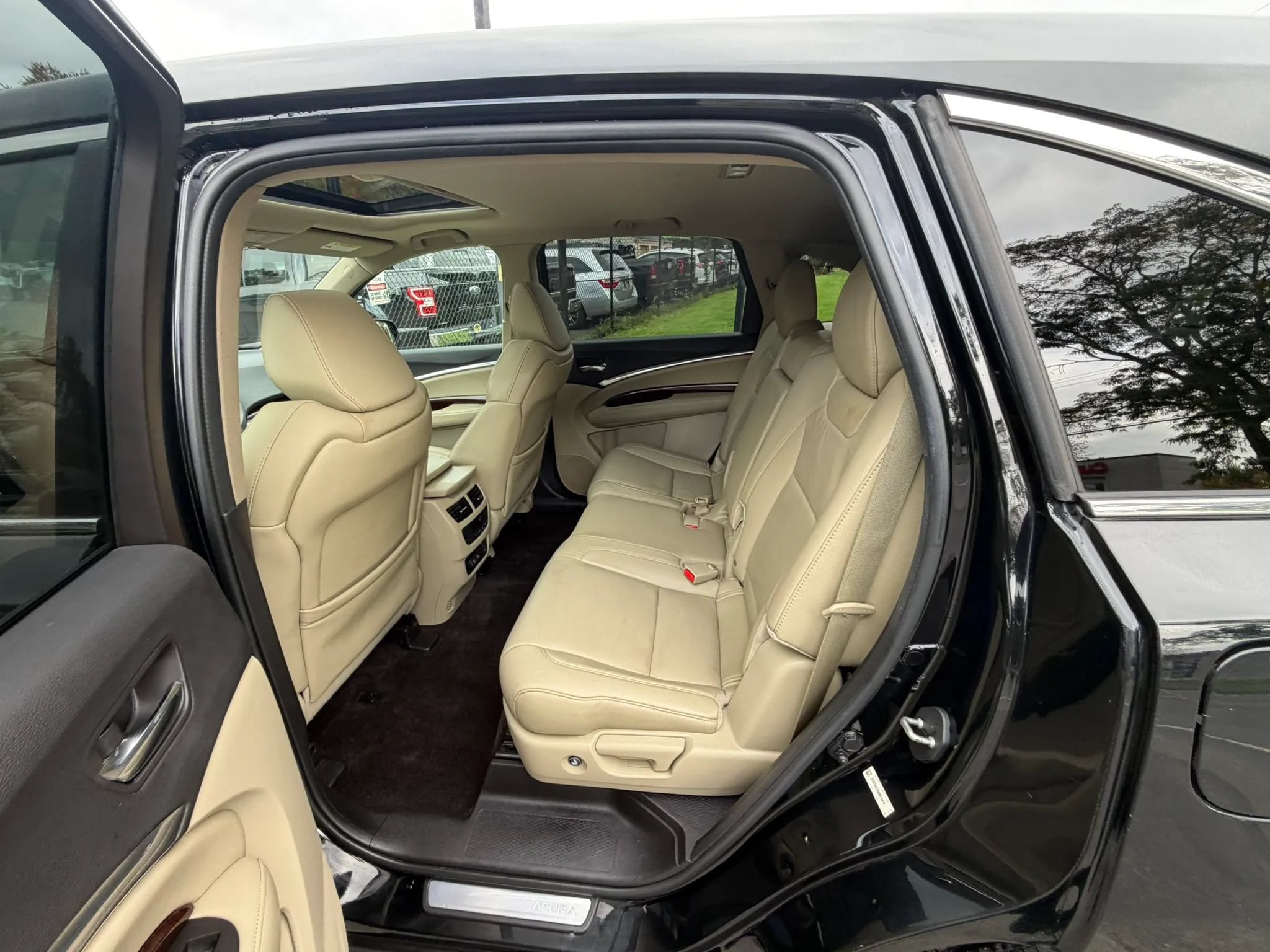 Used 2017 Acura MDX SH-AWD image 19