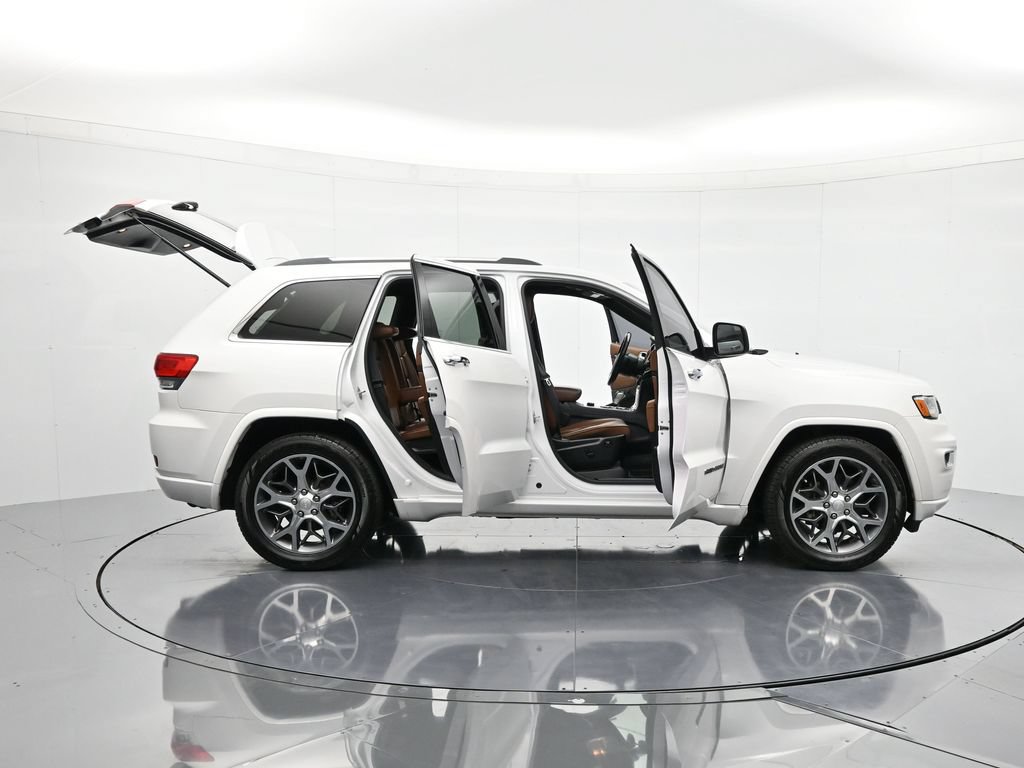 Used 2020 Jeep Grand Cherokee Overland w/ Interior Metal Package AWD/4WD image 47