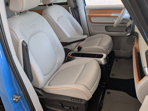 Used 2025 Volkswagen ID. Buzz 1st Edition RWD image 24