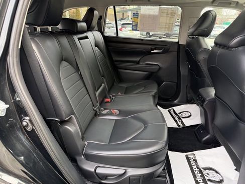Used 2021 Toyota Highlander XLE image 45