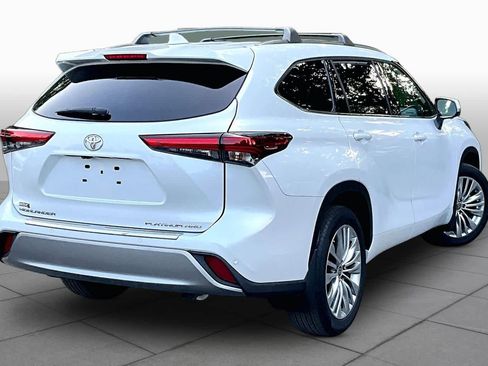 Used 2023 Toyota Highlander Platinum AWD/4WD image 13