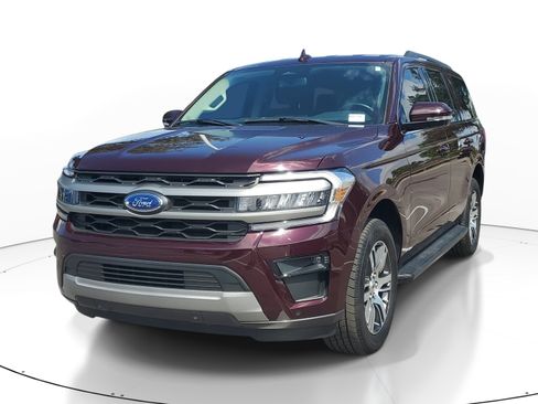 Used 2024 Ford Expedition XLT RWD image 3