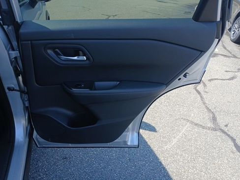 Used 2024 Nissan Rogue SV image 23