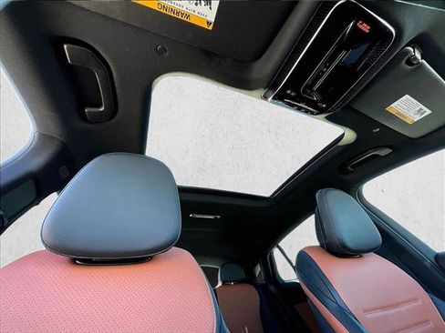 Used 2024 Mercedes-Benz GLC 300 4MATIC image 17