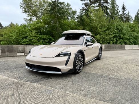 Used 2021 Porsche Taycan 4 Cross Turismo AWD/4WD image 9