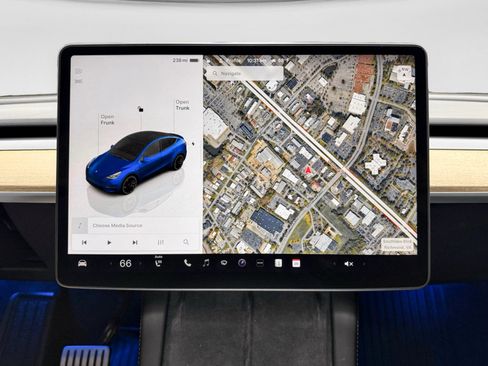 Used 2024 Tesla Model Y Performance AWD/4WD image 10