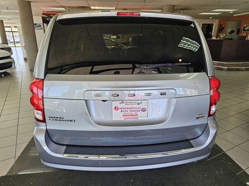 Used 2019 Dodge Grand Caravan SXT image 7