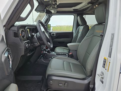 New 2025 Jeep Gladiator Mojave image 9