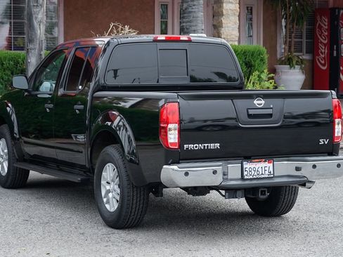 Used 2017 Nissan Frontier SV w/ SV Value Truck Package RWD image 6