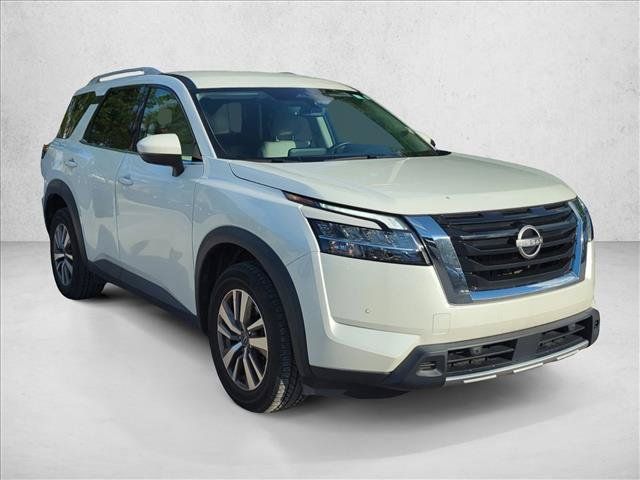 Used 2023 Nissan Pathfinder SL AWD/4WD image 3