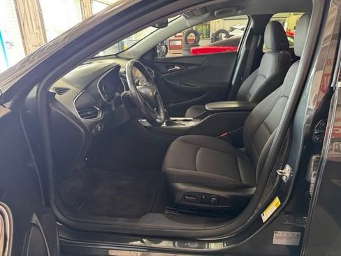 Used 2017 Chevrolet Malibu LT FWD image 8