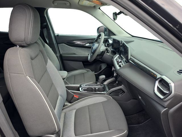 Used 2025 Chevrolet TrailBlazer LT AWD/4WD image 17