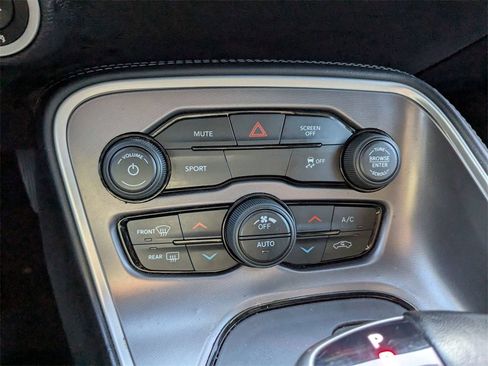 Used 2021 Dodge Challenger SXT image 19