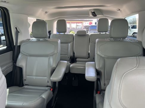 Used 2025 Ford Expedition Active image 16