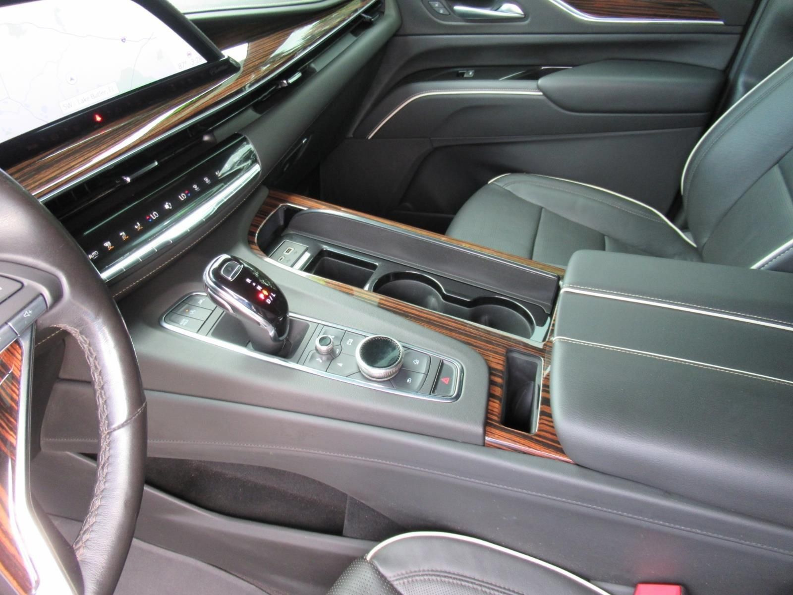 Used 2023 Cadillac Escalade Premium Luxury w/ LPO, Radiant Package AWD/4WD image 17
