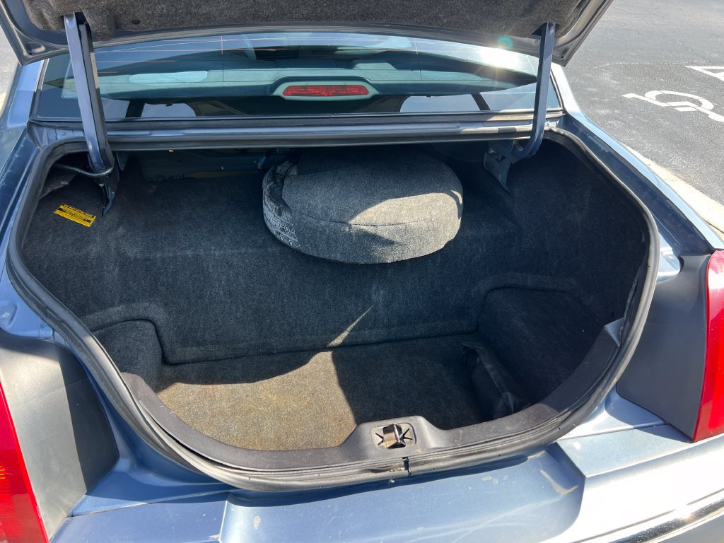 Used 1999 Lincoln Town Car Executive RWD image 17
