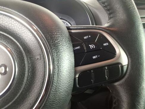 Used 2022 Jeep Renegade Limited image 28