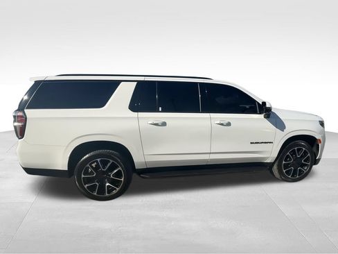 Used 2022 Chevrolet Suburban RST w/ Luxury Package AWD/4WD image 9