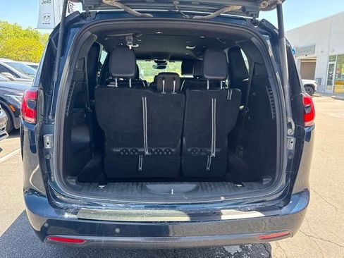 Used 2023 Chrysler Pacifica Touring-L w/ S Appearance Package AWD/4WD image 14