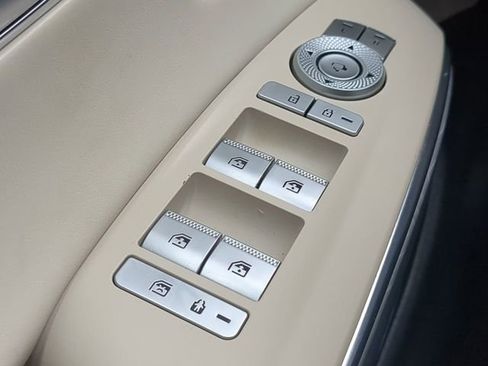 Used 2023 Genesis GV70 2.5T w/ Advanced Package image 24